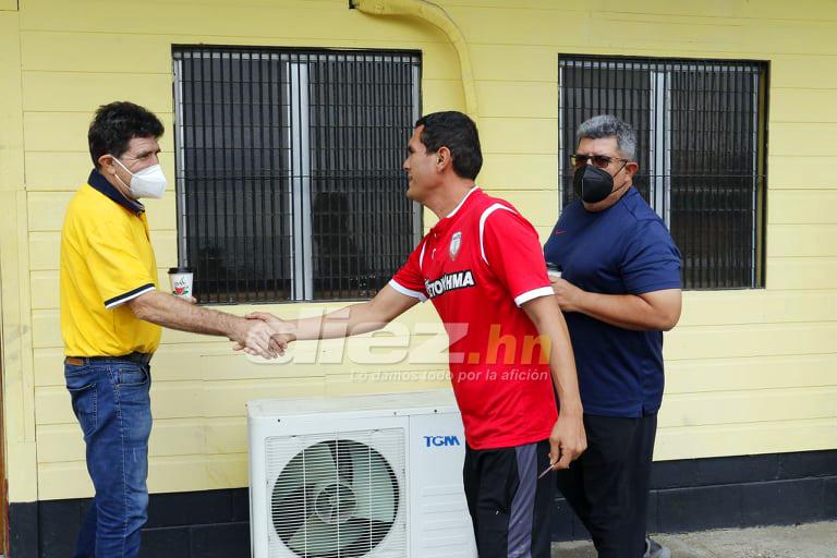 Así fue el primer día de Héctor Vargas con Real España; los ‘regalos’, el café, sus ayudantes y la charla