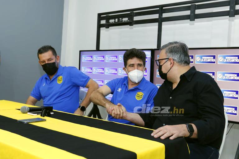 Así fue el primer día de Héctor Vargas con Real España; los ‘regalos’, el café, sus ayudantes y la charla