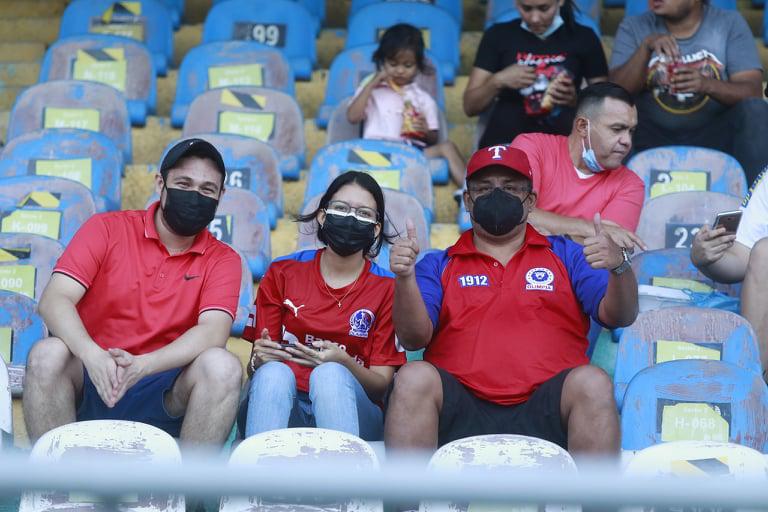Estrictos controles de seguridad y banderazo: Así se vive la previa del clásico Olimpia - Motagua en el estadio Morazán