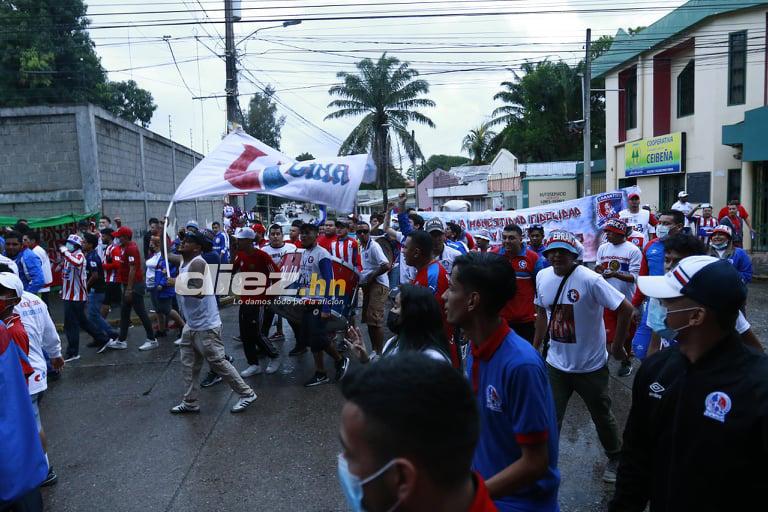 ¡Hermosas chicas y color! La Ceiba se viste de fiesta para el juego juego Vida vs. Olimpia