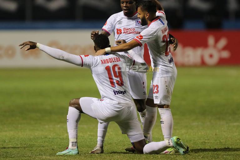 La triste imagen de la Tota Medina en su debut con Motagua, la preocupación de Keosseián y en Real España todo es felicidad
