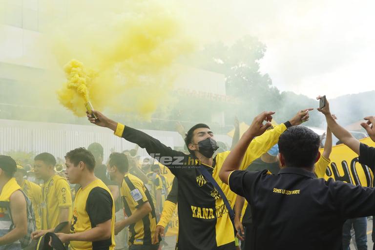 No lo viste en TV: La inesperada fotógrafa esposa de futbolista, la felicidad de Real España y Motagua; Pablo Lavallén sufrió desde el palco