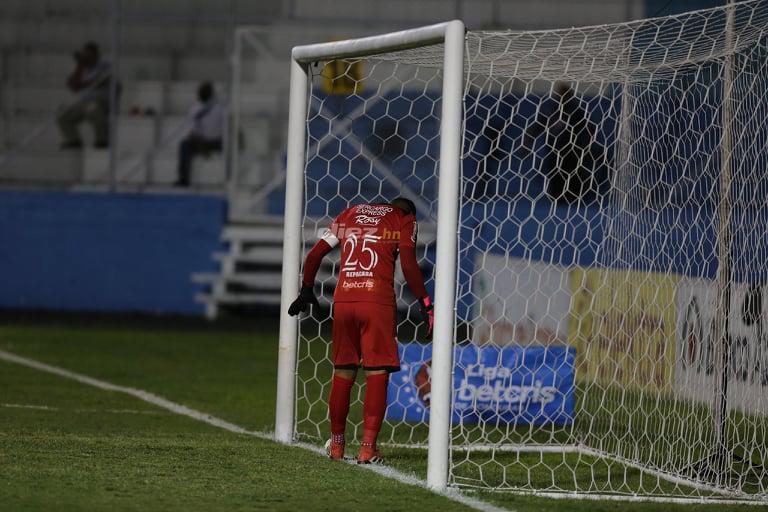 Abrazos, protesta y furia en Marathón: Las imperdibles fotos que deja la jornada 8 de Liga en Honduras