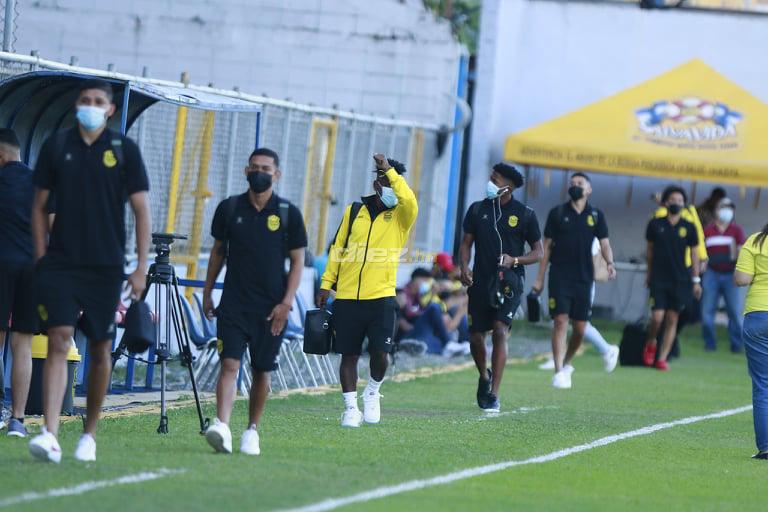 Llegada, música y buen ambiente: Así se vive la previa del clásico Real España y Motagua en el estadio Morazán