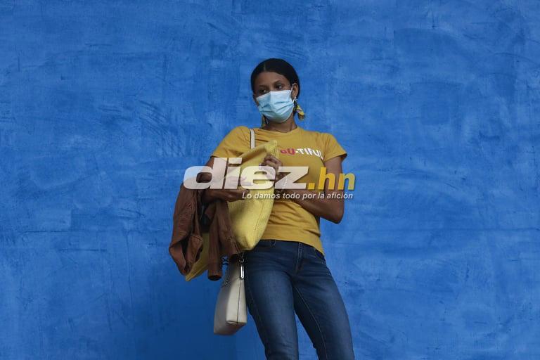 ¡Hermosas chicas y color! La Ceiba se viste de fiesta para el juego juego Vida vs. Olimpia