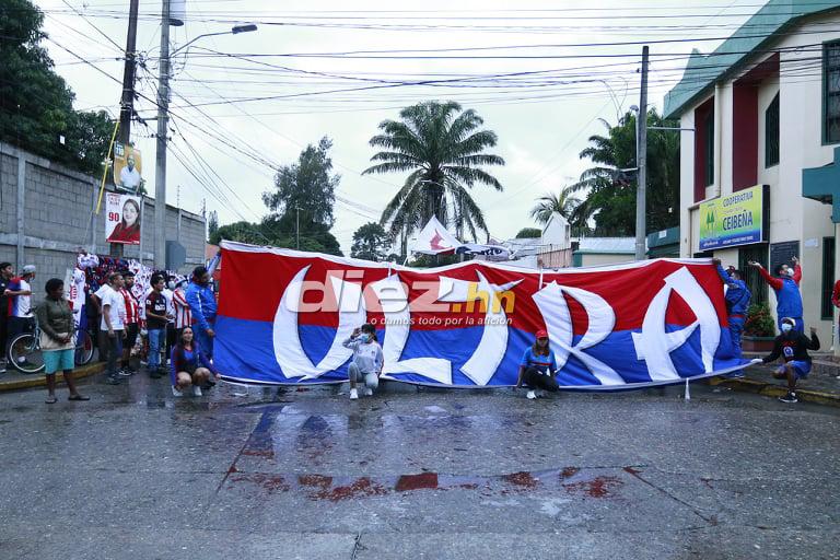 ¡Hermosas chicas y color! La Ceiba se viste de fiesta para el juego juego Vida vs. Olimpia
