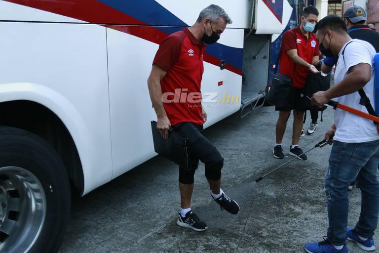 La primera vez de Pablo Lavallén en el Morazán: Así fue llegada de Olimpia al estadio para su debut; hay tres futbolistas positivos de Covid-19