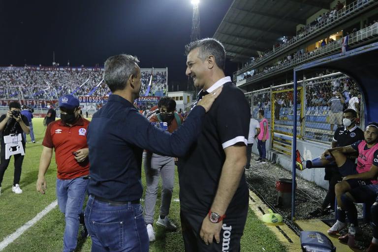 Las fotos más curiosas que dejó la jornada 5: chicas bellas, Héctor Vargas en el Morazán ¡y sub-20 de Victoria debuta sin jugar!