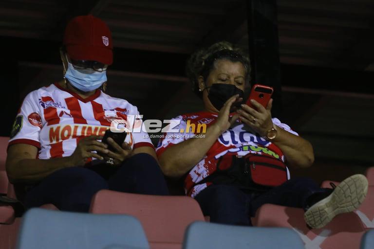 ¡Hermosas chicas y color! La Ceiba se viste de fiesta para el juego juego Vida vs. Olimpia