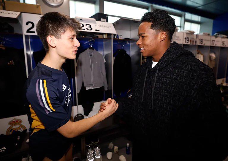 Real Madrid con una visita especial: Endrick conoció a sus nuevos compañeros y las palabras de Ancelotti