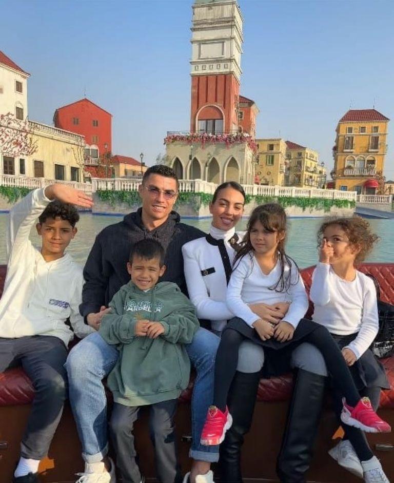 Cristiano Ronaldo presume de sus lujosas vacaciones junto a Georgina Rodríguez en exclusivo parque de diversiones de Riyadh