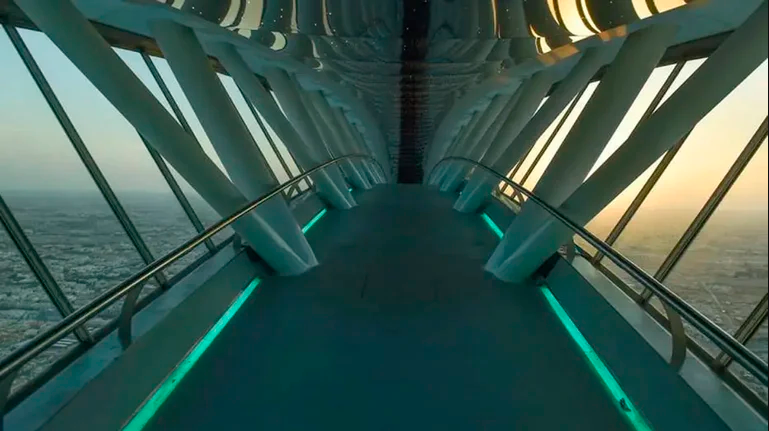 ¡Prohibidas las selfies! La lujosa residencia de Cristiano Ronaldo en Arabia Saudita: 17 habitaciones y cine multimedia