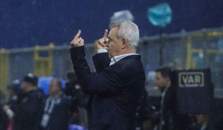 Bronca entre jugadores, el festejo de Honduras tras vencer a México y el feo gesto de Javier Aguirre, quien sufrió un corte en la cabeza