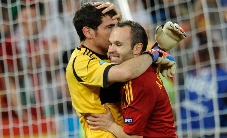 Destapan el sueldo que ganaban Iker Casillas y Andrés Iniesta por comentar el Mundial de Qatar