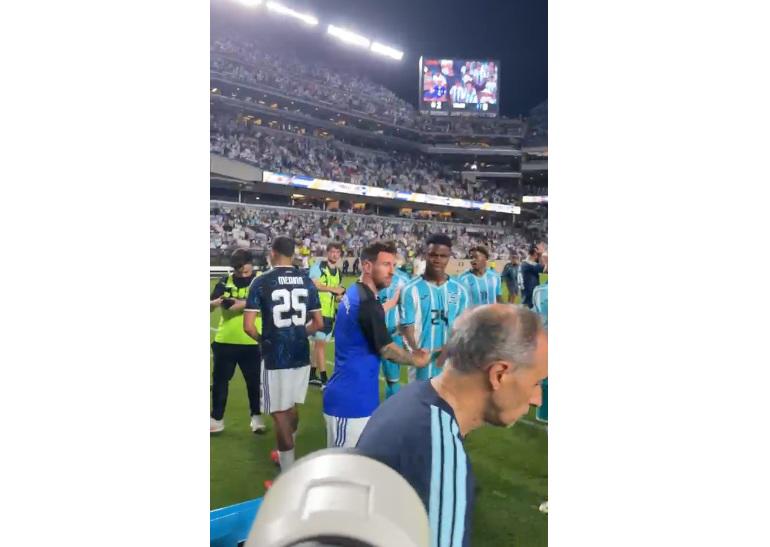 ¿Messi cambió camisa? La modelo y abrazo de hermanos en el Honduras vs Argentina