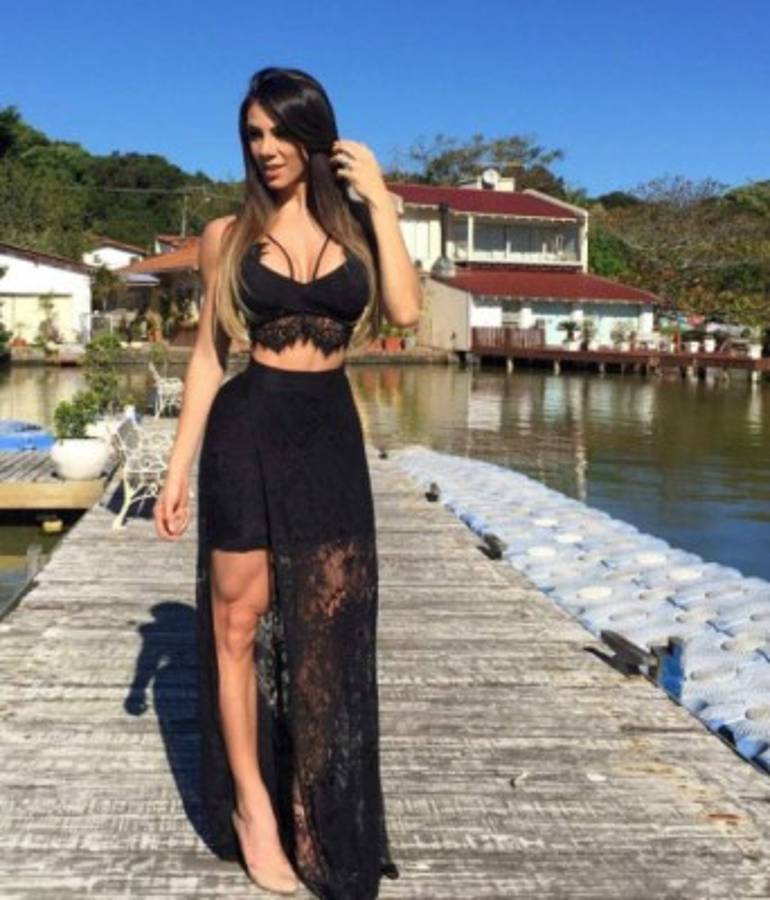 Ella es Carol Saraiva, la exuberante chica fitness que enloquece Brasil