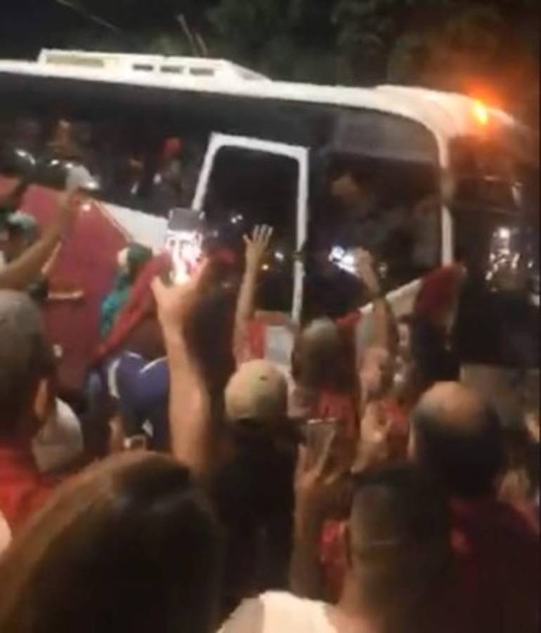 EN FOTOS: Así fue el enorme recibimiento que tuvo Real Sociedad al llegar a Tocoa