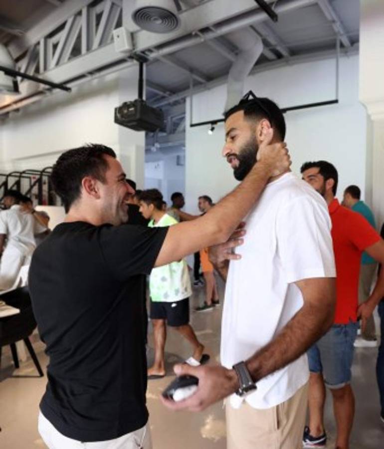 Entre lágrimas y amado: así fue el adiós de Xavi del Al-Sadd de Qatar mientras el Barcelona lo espera