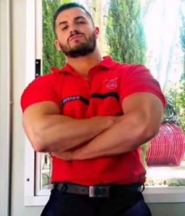 La impactante y aterradora transformación física de un fisiculturista que desea ser un ''extraterrestre negro''