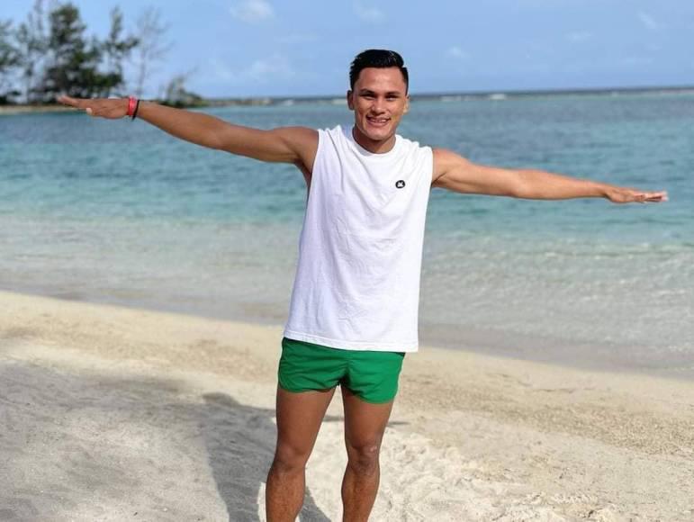 Tremendo beso de Marcelo Pereira en Roatán: Así disfrutaron las vacaciones los futbolistas de Honduras