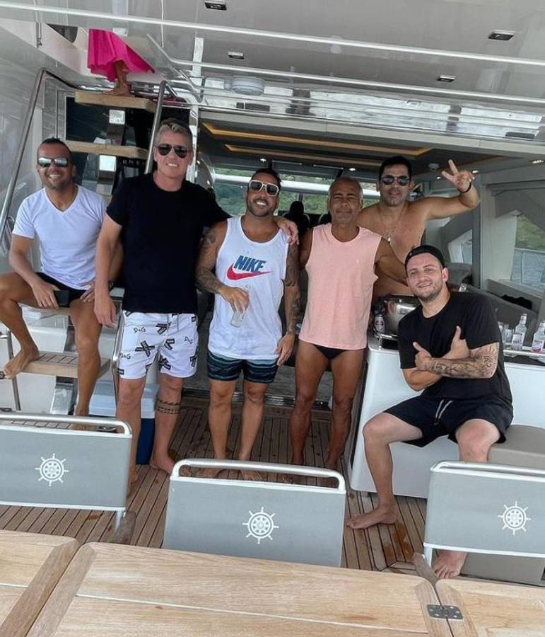 Puros lujos: Critican la millonaria vida del senador Romario en medio de la crisis y hambre en Brasil