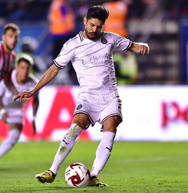 Se retiró Oribe Peralta: revelaron la fortuna del ‘Cepillo’, era el mejor pagado en Chivas y quién es la mujer que lo conquistó