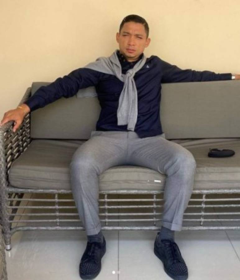 Emilio Izaguirre se pone a tono luego de sus espectaculares vacaciones con su preciosa esposa