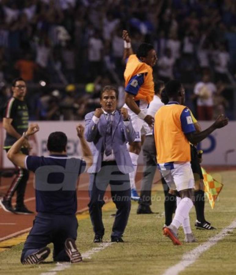 CURIOSAS: Espontáneos en el estadio Olímpico y flores para México