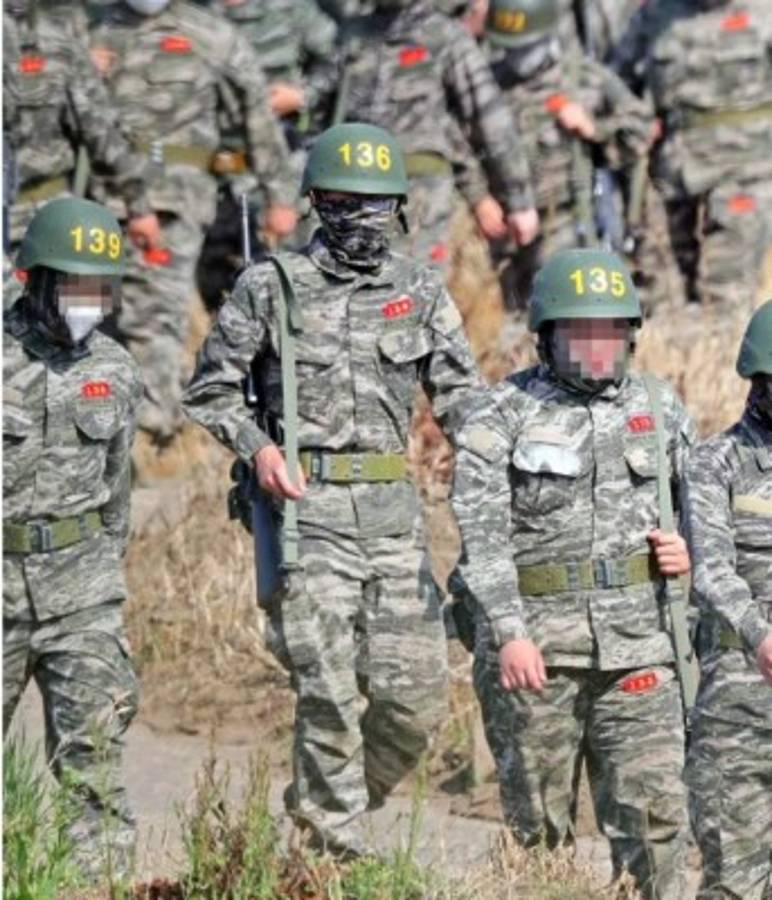 Pistola en mano y casco número 136: Las impactantes imágenes de Son Heung-min cumpliendo el servicio militar   