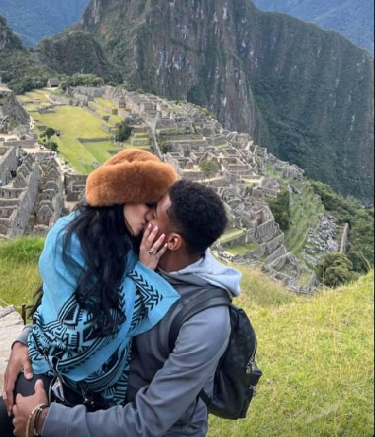 Choco Lozano y sus polémicas vacaciones con su bella novia tras no aceptar la convocatoria de Honduras para Copa Oro