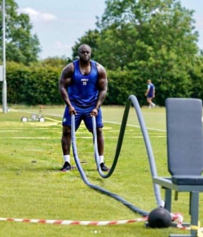 El calvario que vive Adebayo Akinfenwa, el futbolista de más de 220 libras: 'Me está matando'