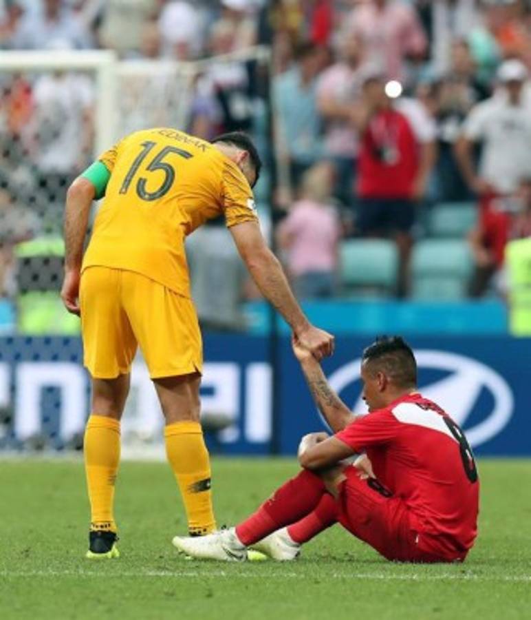 LO QUE NO SE VIO EN TV: Jugador peruano destrozado por penal fallado y el llanto de los aficionados