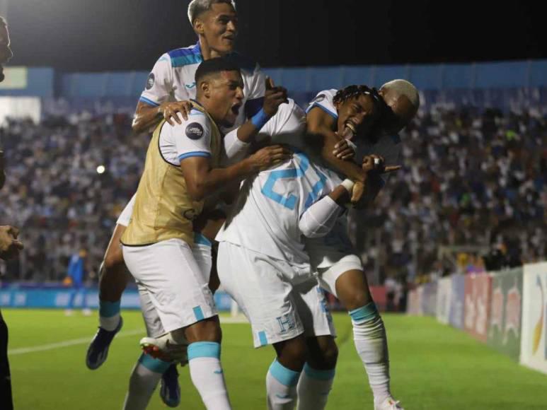 DIEZ polémicas del Honduras-México: coscorrón al Chicharito, beso de Caballero y “ayudín” de Iván Barton