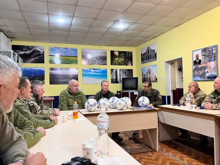 De ganar el Balón de Oro a la guerra: Ex futbolista toma las armas y decide defender a Ucrania tras la invasión de Rusia