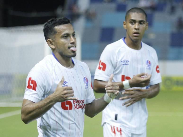 Beso de Troglio a la figura, “Chelito” se roba el show y ¿quién es la vendedora que cautivó en juego del Olimpia?