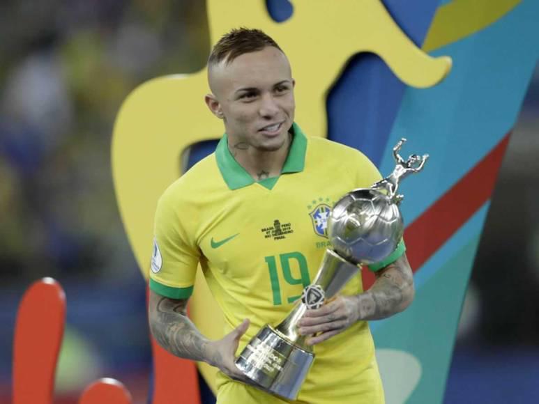 Destapó un encuentro íntimo con famoso jugador brasileño y esta fue la rotunda reacción de la esposa