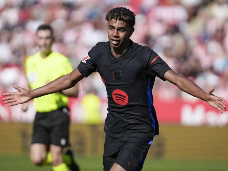 ¿Lamine Yamal se volvió enamorar? Captan a la figura del Barcelona con hermosa modelo en centro comercial