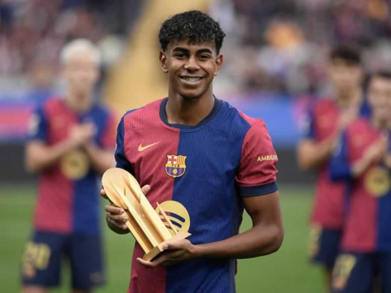 ¿Lamine Yamal se volvió enamorar? Captan a la figura del Barcelona con hermosa modelo en centro comercial