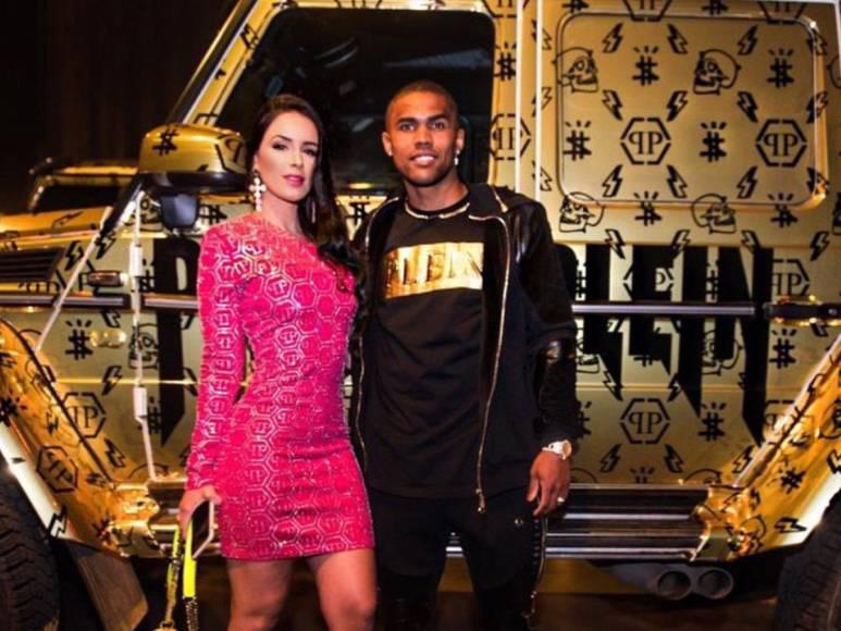 De ser un reconocido futbolista brasileño a vender contenido en OnlyFans y esta fue la reacción de su esposa