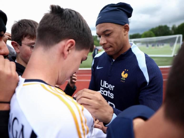 El motivo por el que Mbappé rechazó al Real Madrid y revela su favorito para la final de Champions