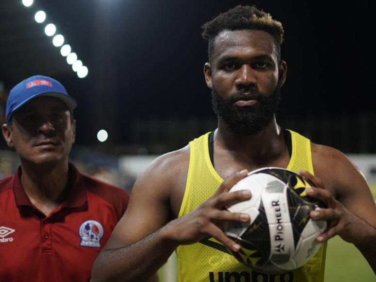 Beso de Troglio a la figura, “Chelito” se roba el show y ¿quién es la vendedora que cautivó en juego del Olimpia?