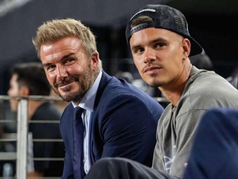 “Lo acerca a su madre”: el inesperado motivo por el que Romeo, hijo de David Beckham se retira del fútbol a los 22 años