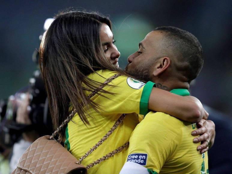 ¿Fuera de España? Dani Alves y Joana Sanz se ‘escapan’: este fue su destino y el precio que pagaron por el viaje