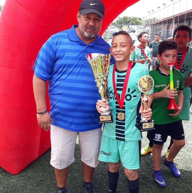 Nixon Cruz: El curioso lugar donde lo ficharon y golpes en su corta carrera, así ha sido la vida de la sensación en Real España