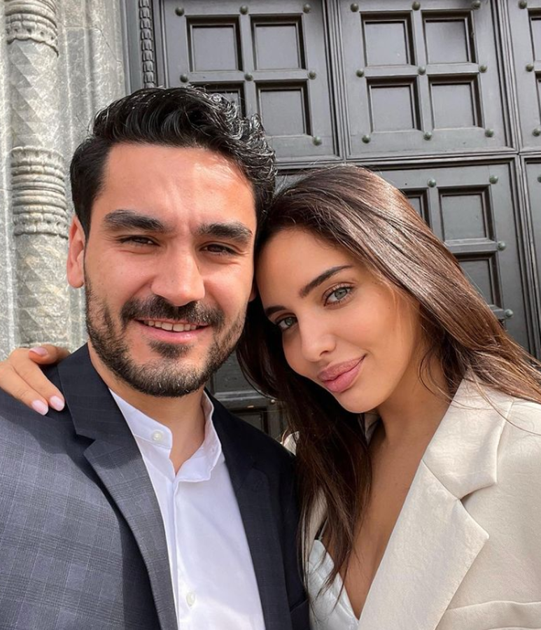 Nadie lo supo: preciosa modelo confiesa por qué se casó en ‘‘secreto’’ con estrella del Manchester City en Madrid