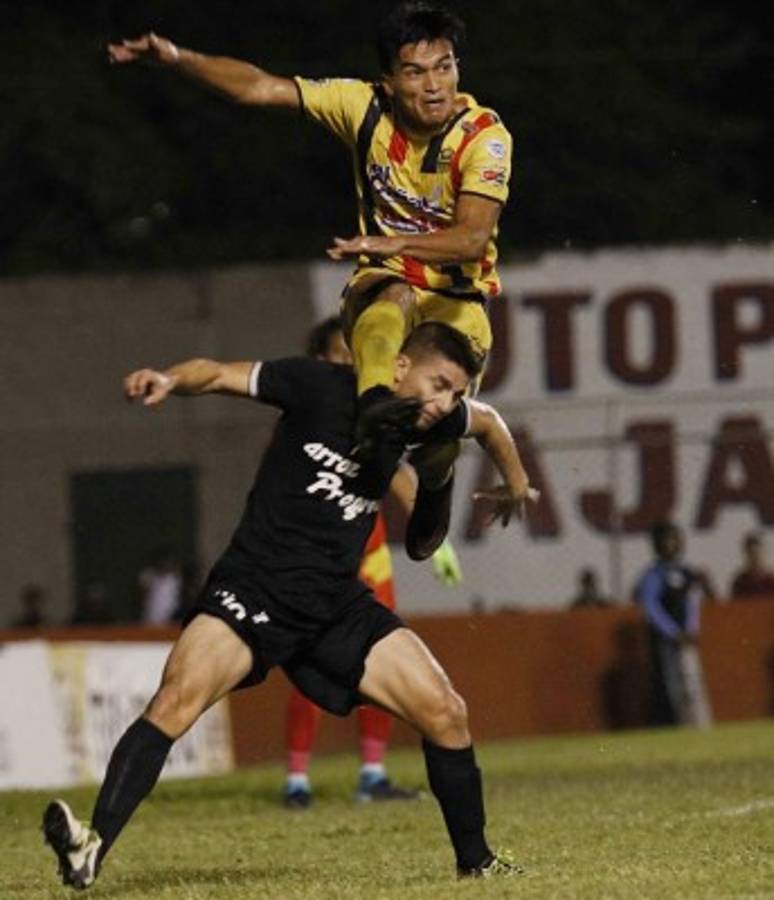 ¡NO SE VIO EN TV! El llenazo en El Progreso y el curioso festejo del' Chino'