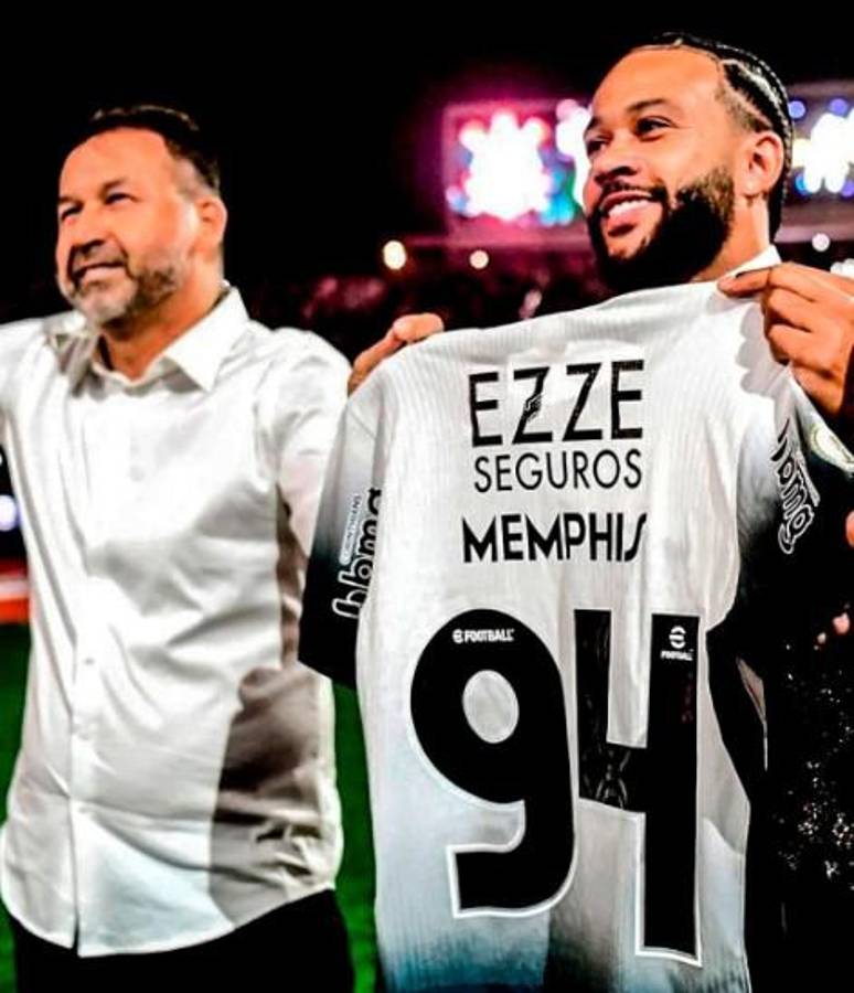 Llegó en helicóptero, su dorsal y locura de los hinchas: Así fue la presentación de Memphis Depay con el Corinthians de Brasil