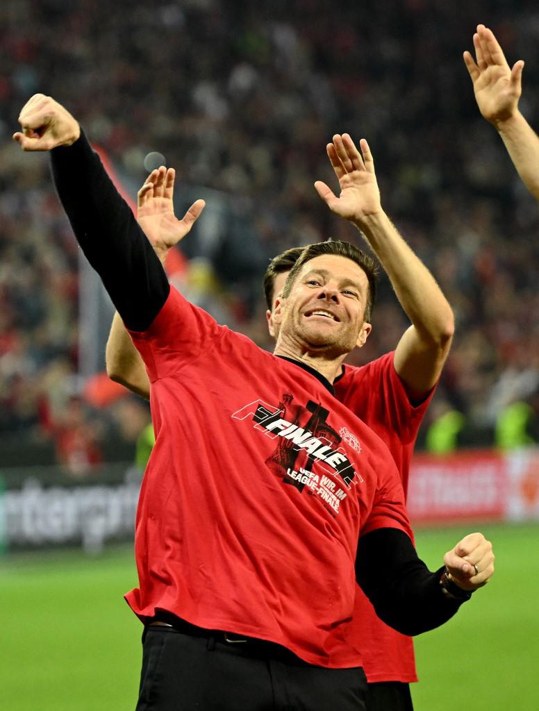 Leverkusen hizo historia y va por el triplete: el festejo de Xabi Alonso y sus jugadores tras ser finalistas de la Europa League