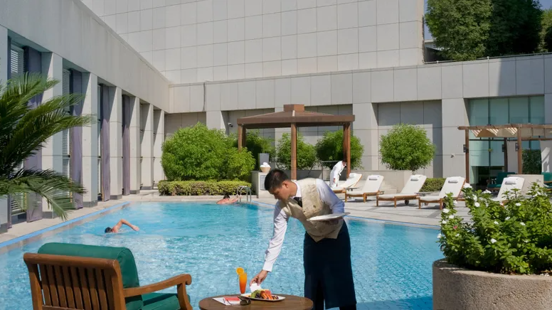 ¡Prohibidas las selfies! La lujosa residencia de Cristiano Ronaldo en Arabia Saudita: 17 habitaciones y cine multimedia