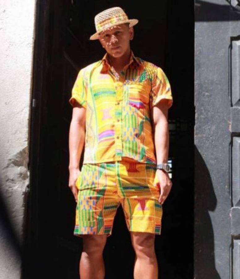 ¡Hasta la hace de modelo! Así es la nueva vida del volante hondureño Bryan Moya en Angola